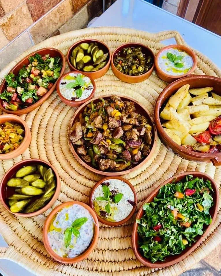 سفرة مشاوي ومقبلات